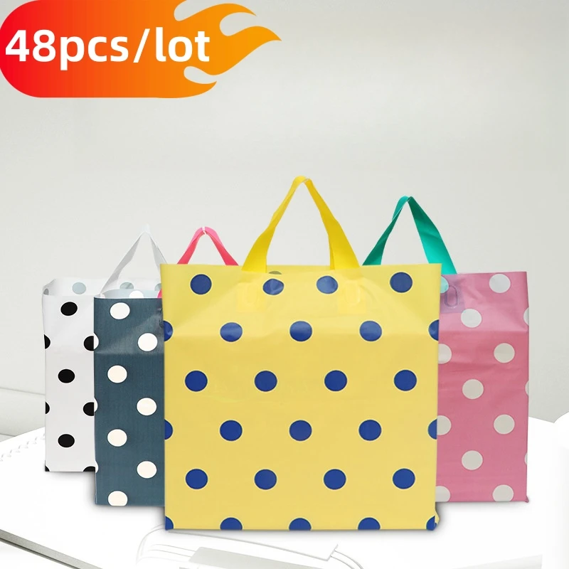 Wedding/Event Supply Store - 48個入り、フロスト加工のドット柄トートバッグ。厚手で大容量のプラスチック製ギフトバッグ。持ち手付き。衣料品店の包装用、ビジネス用品として。