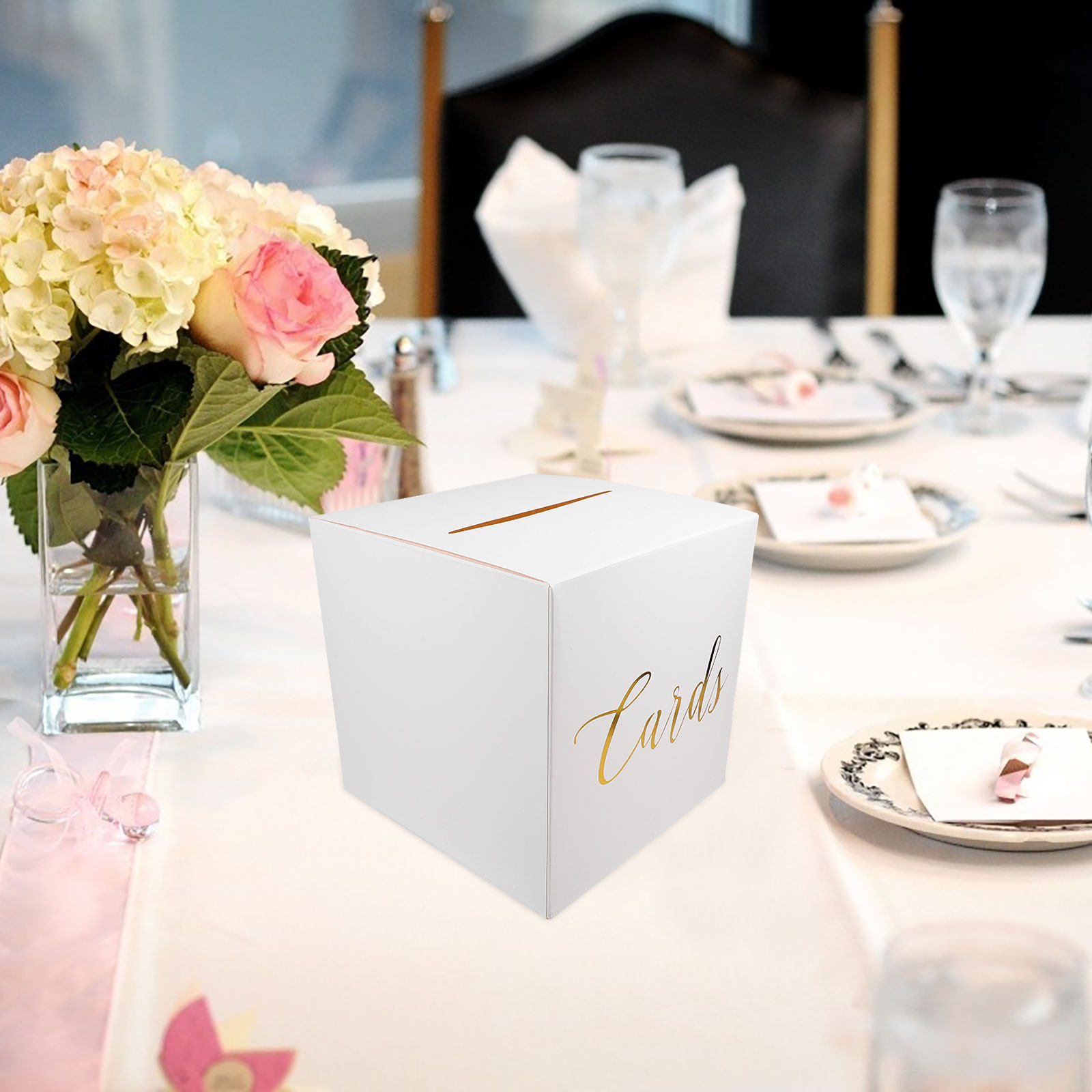 Wedding Card Box - 1個入り ウェディングカードボックス。厚手の紙製で、素朴な雰囲気。結婚式の記念品やギフト、お祝いの金銭を収納できる。披露宴や記念パーティーの装飾に最適。
